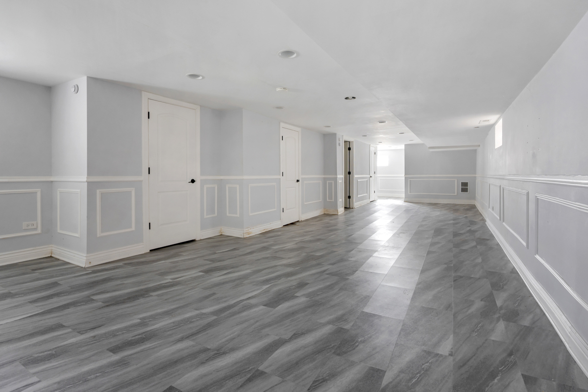 245 West 43rd Street Chicago IL 60609