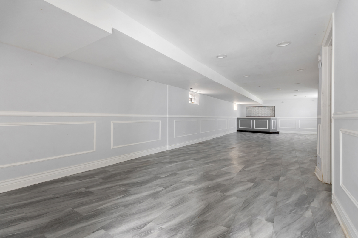 245 West 43rd Street Chicago IL 60609