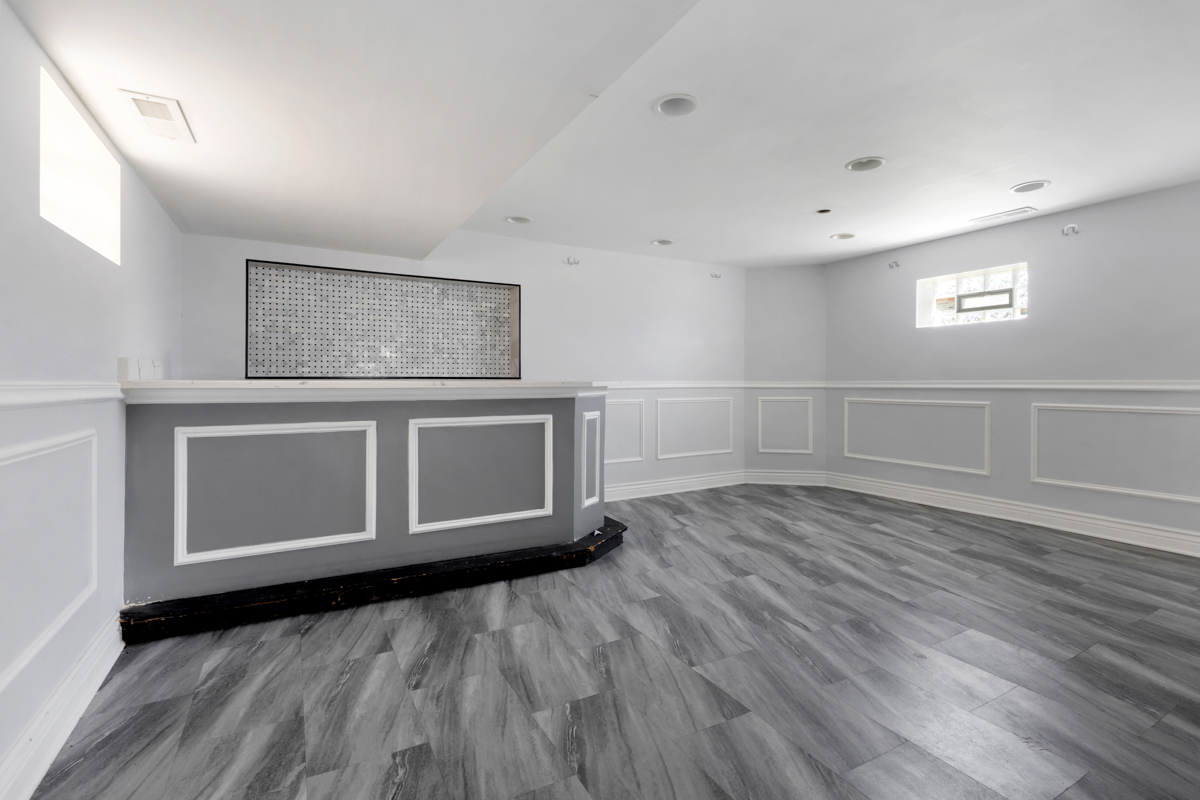 245 West 43rd Street Chicago IL 60609