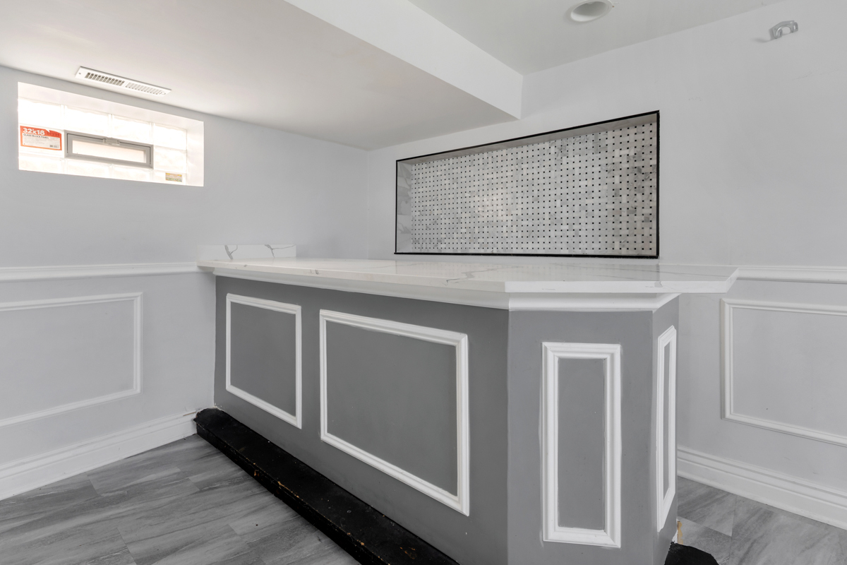 245 West 43rd Street Chicago IL 60609