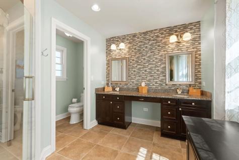 2 Algonquin Road Clarendon Hills IL 60514