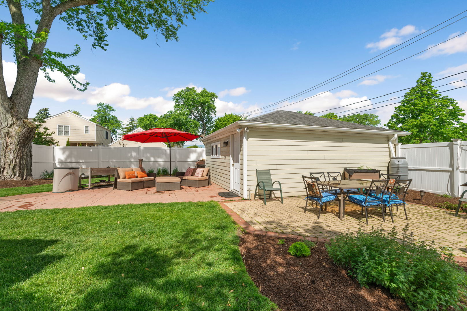 2 Algonquin Road Clarendon Hills IL 60514