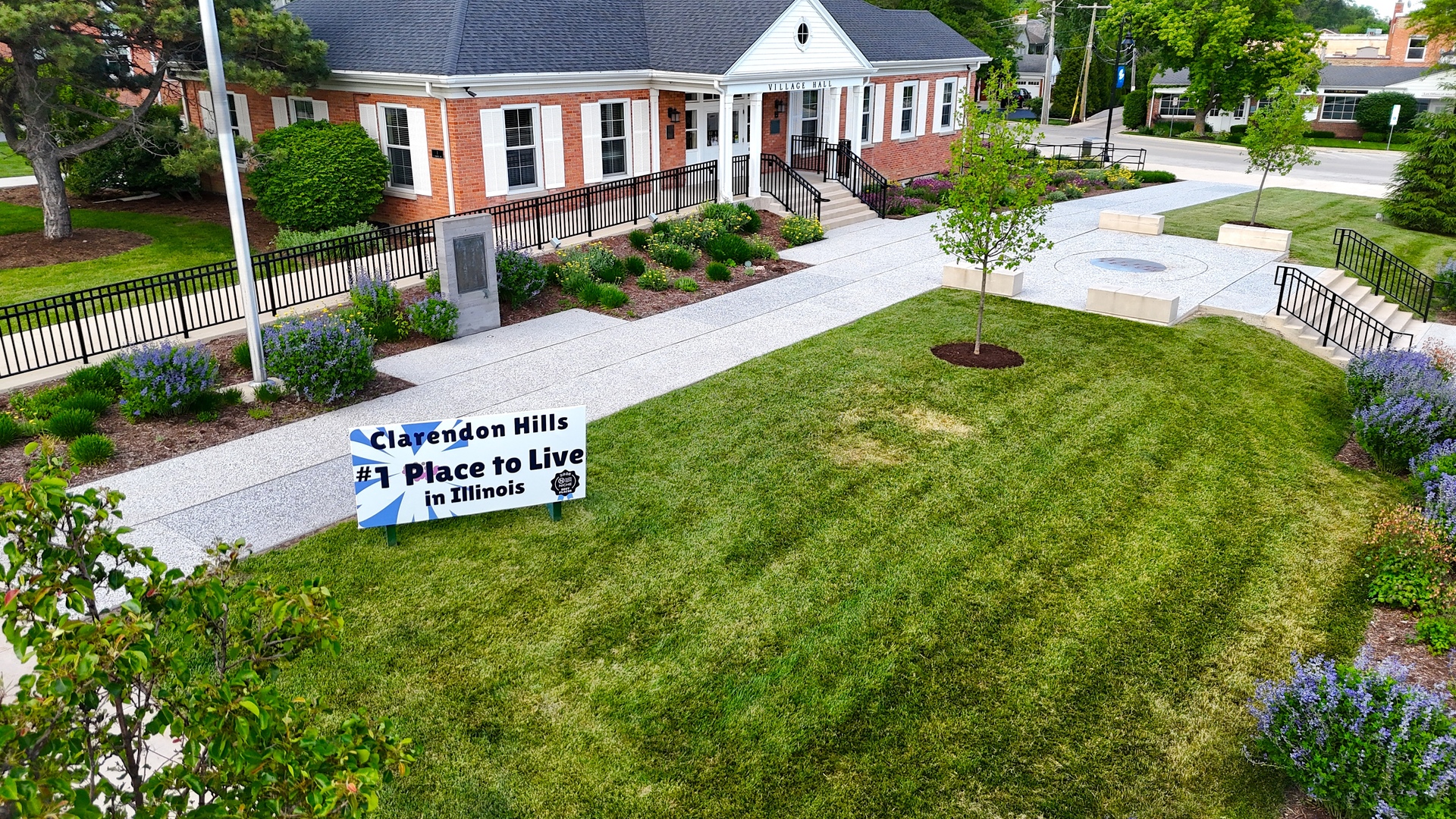 2 Algonquin Road Clarendon Hills IL 60514