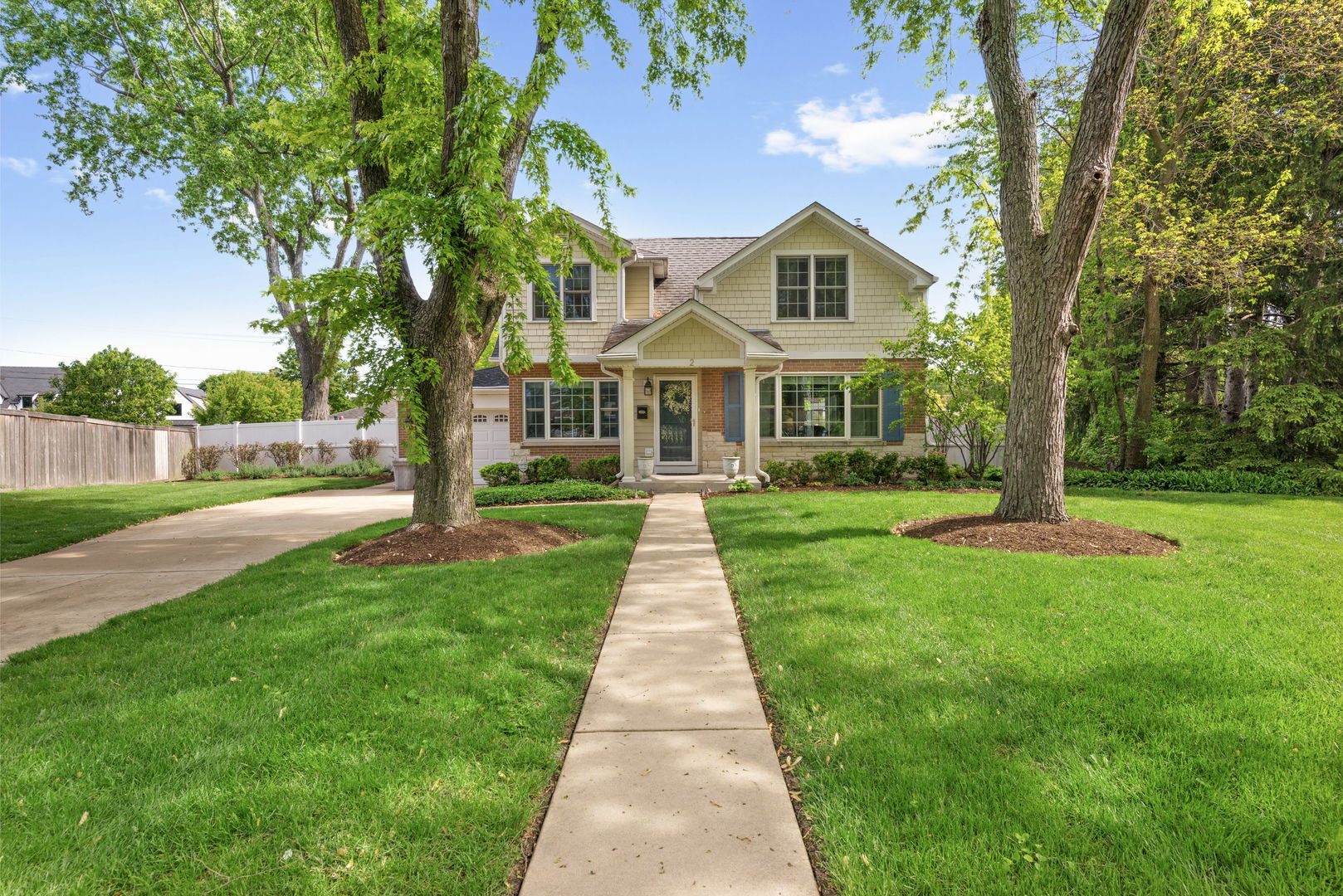 2 Algonquin Road Clarendon Hills IL 60514