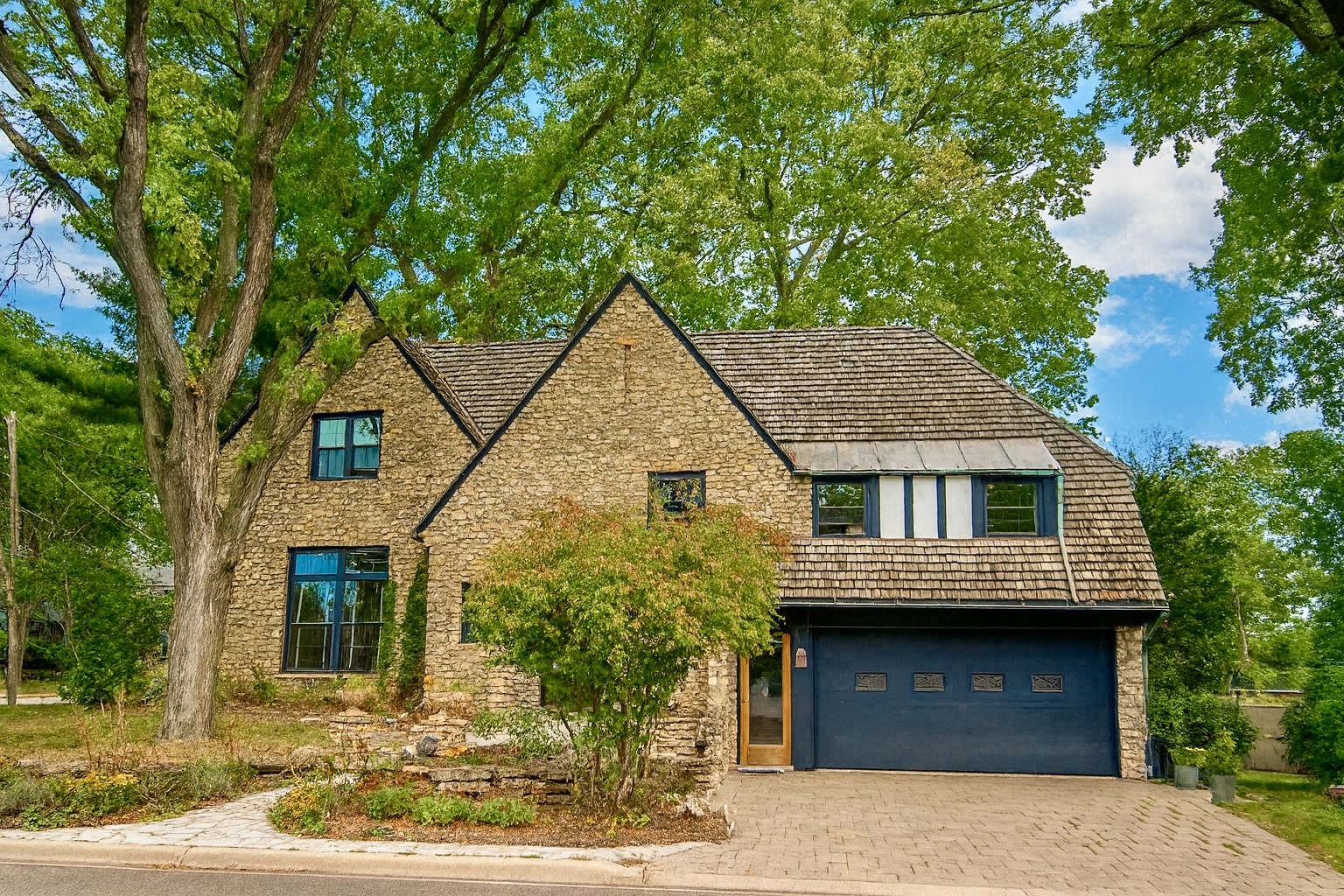 218 North Brinton Avenue Dixon IL 61021