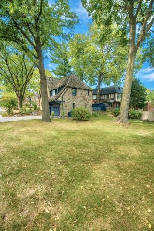 218 North Brinton Avenue Dixon IL 61021