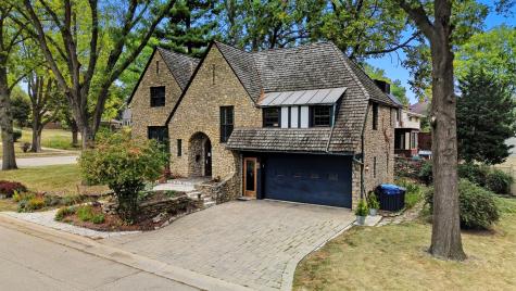 218 North Brinton Avenue Dixon IL 61021