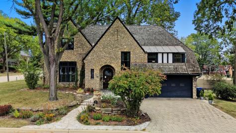 218 North Brinton Avenue Dixon IL 61021