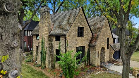 218 North Brinton Avenue Dixon IL 61021