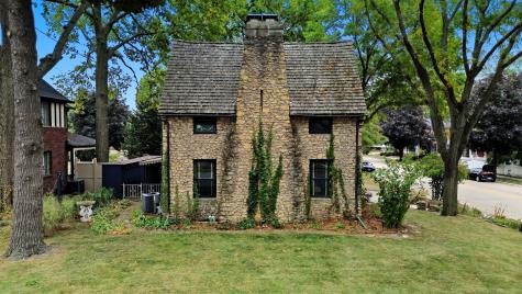 218 North Brinton Avenue Dixon IL 61021
