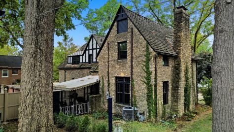 218 North Brinton Avenue Dixon IL 61021