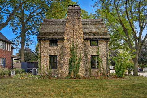 218 North Brinton Avenue Dixon IL 61021