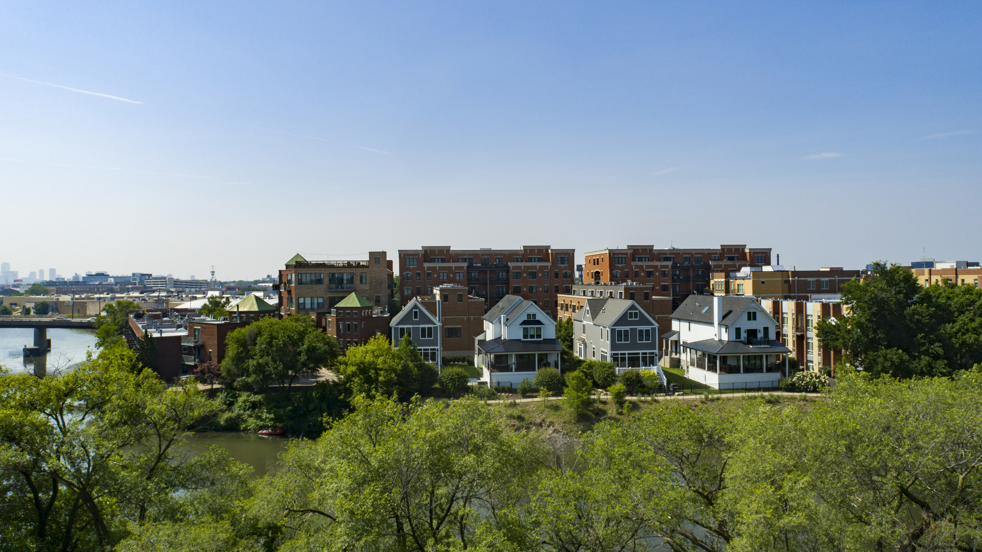 2235 West Oakdale Avenue Chicago IL 60618