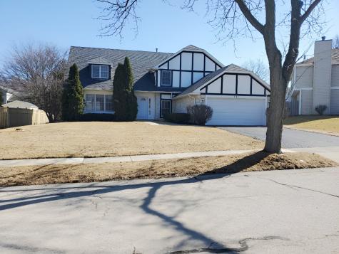 731 Roaring Brook Lane Algonquin IL 60102