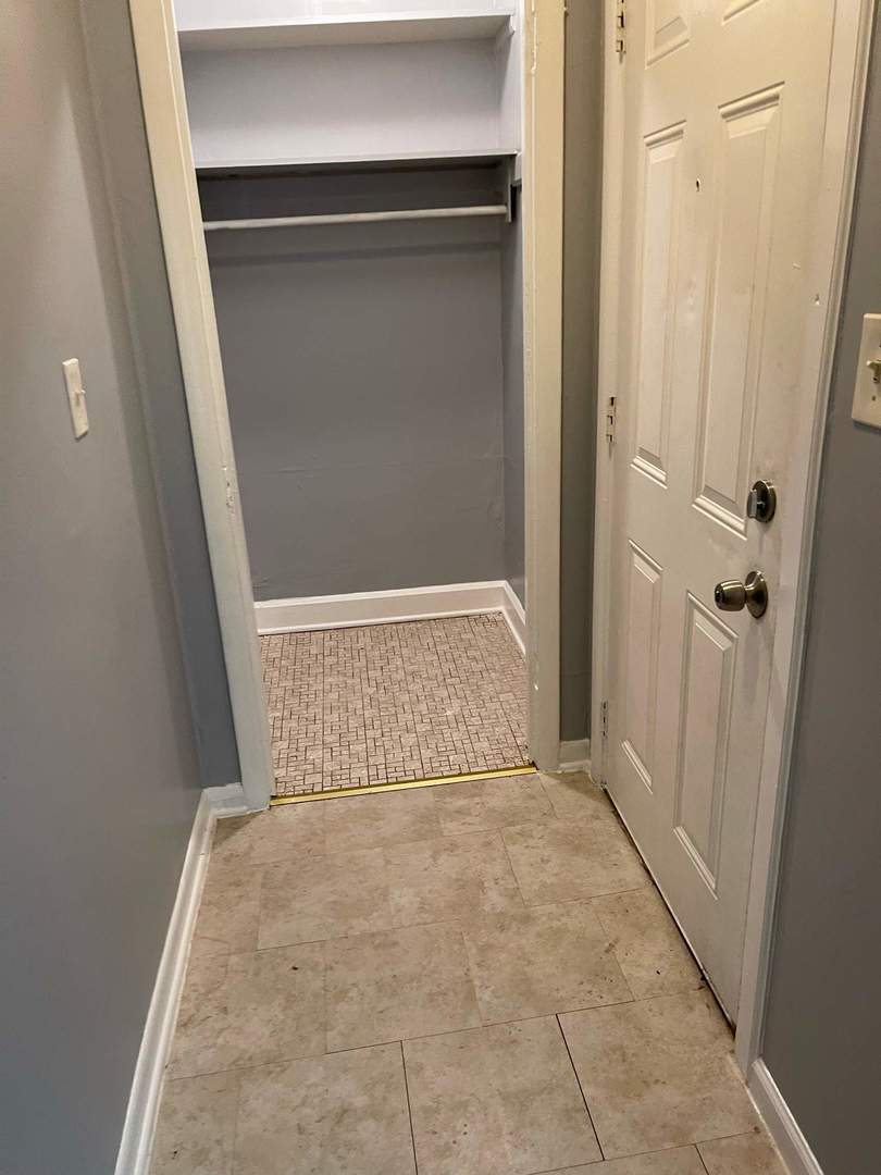 8112 South Escanaba Avenue Chicago IL 60617