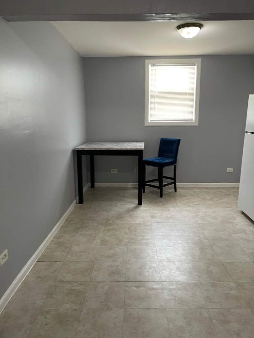 8112 South Escanaba Avenue Chicago IL 60617