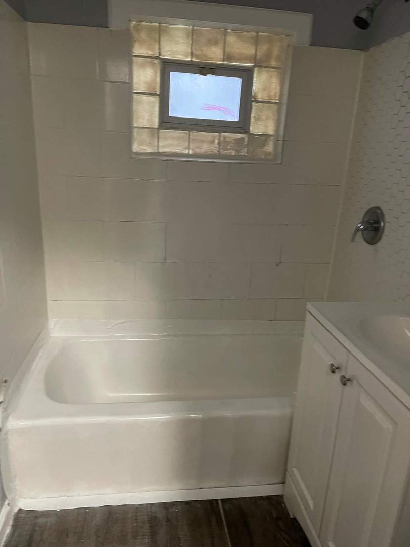 8112 South Escanaba Avenue Chicago IL 60617