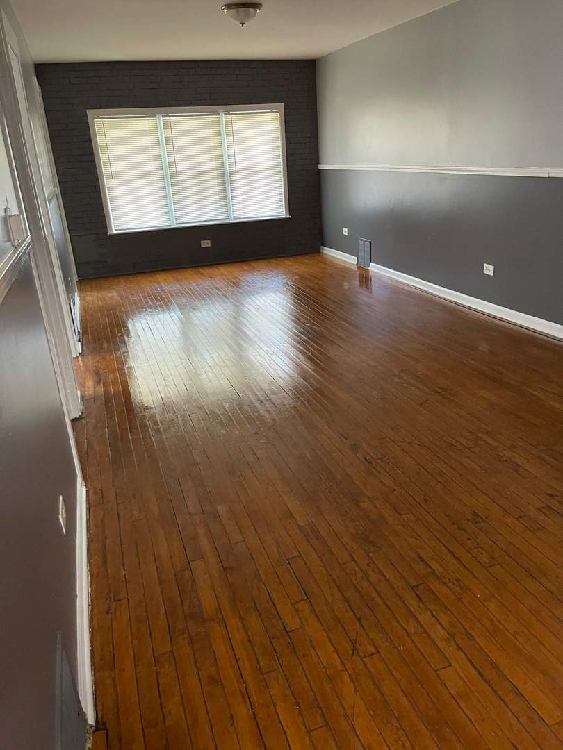 8112 South Escanaba Avenue Chicago IL 60617