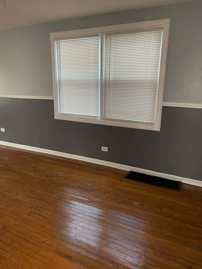 8112 South Escanaba Avenue Chicago IL 60617