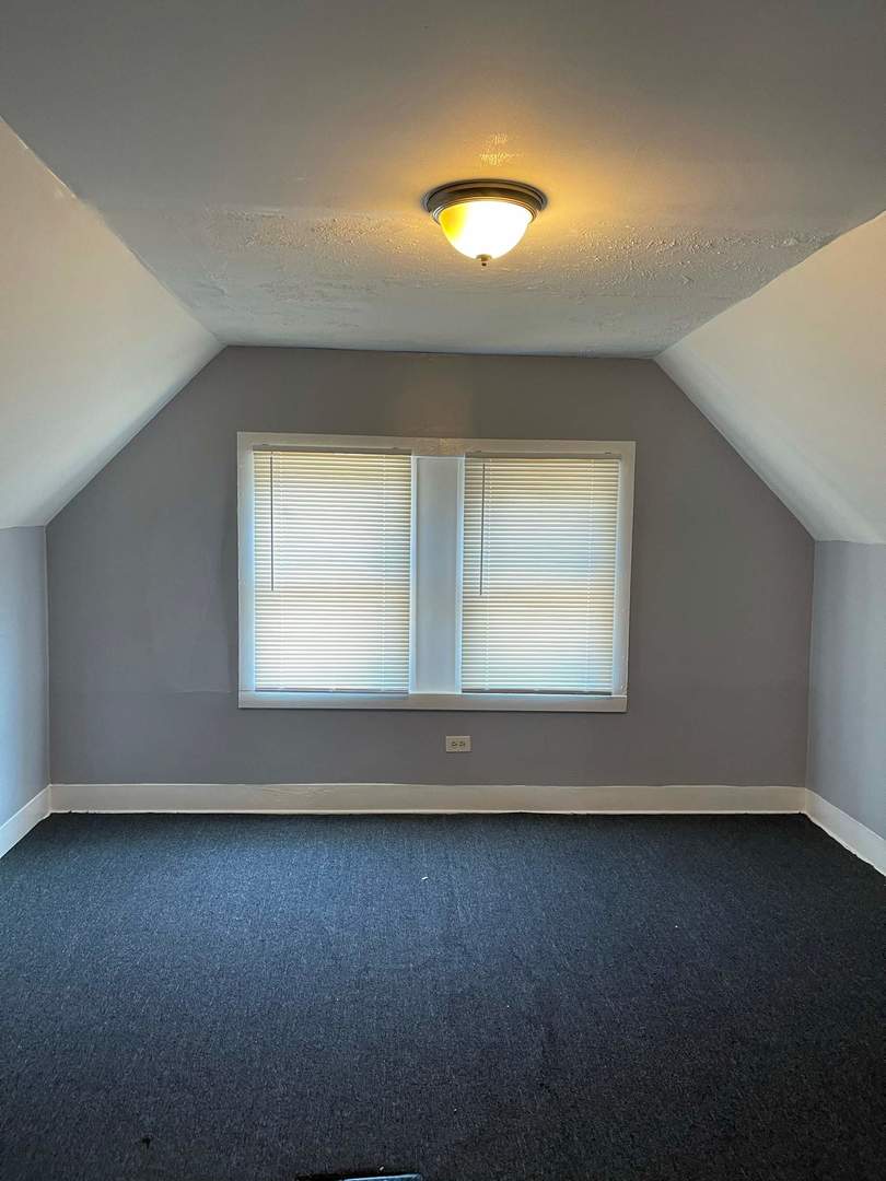 8112 South Escanaba Avenue Chicago IL 60617