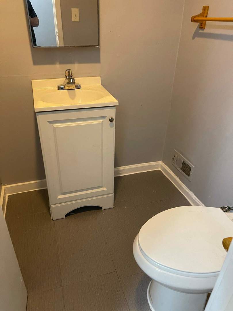 8112 South Escanaba Avenue Chicago IL 60617