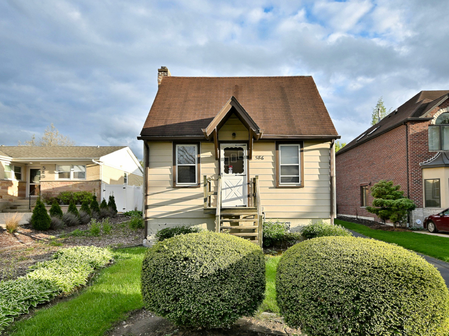 586 West Armitage Avenue Elmhurst IL 60126
