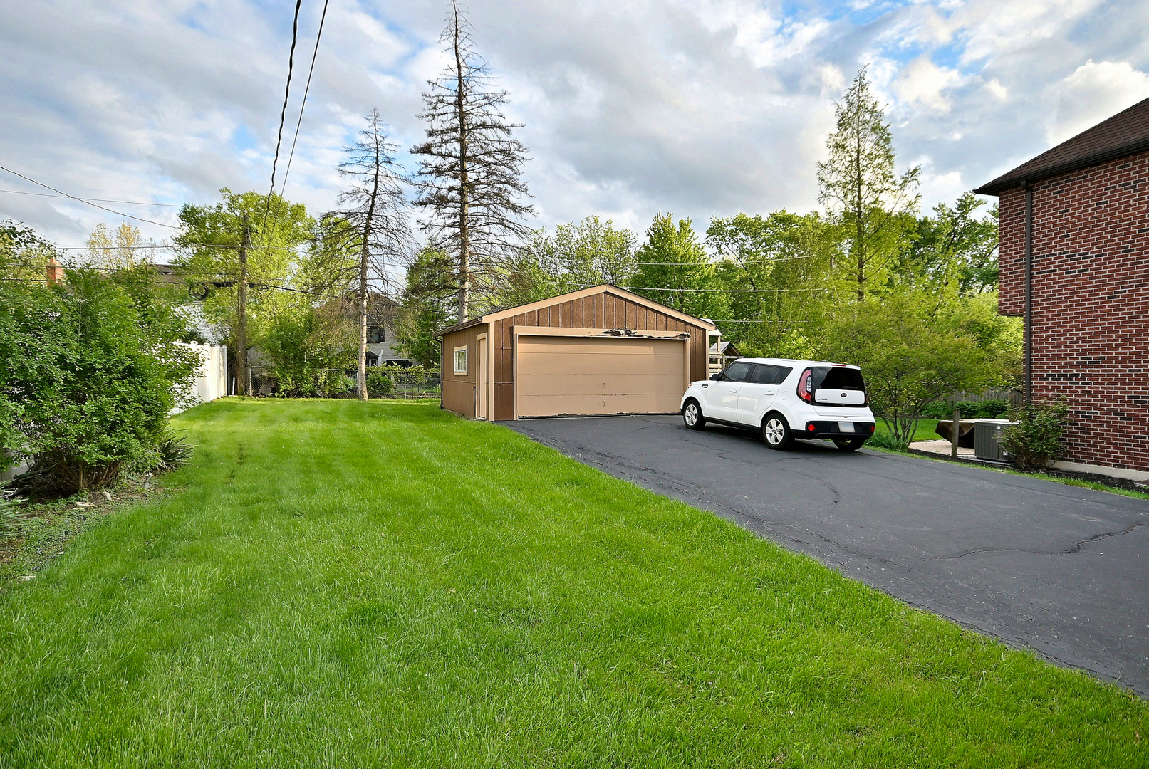 586 West Armitage Avenue Elmhurst IL 60126