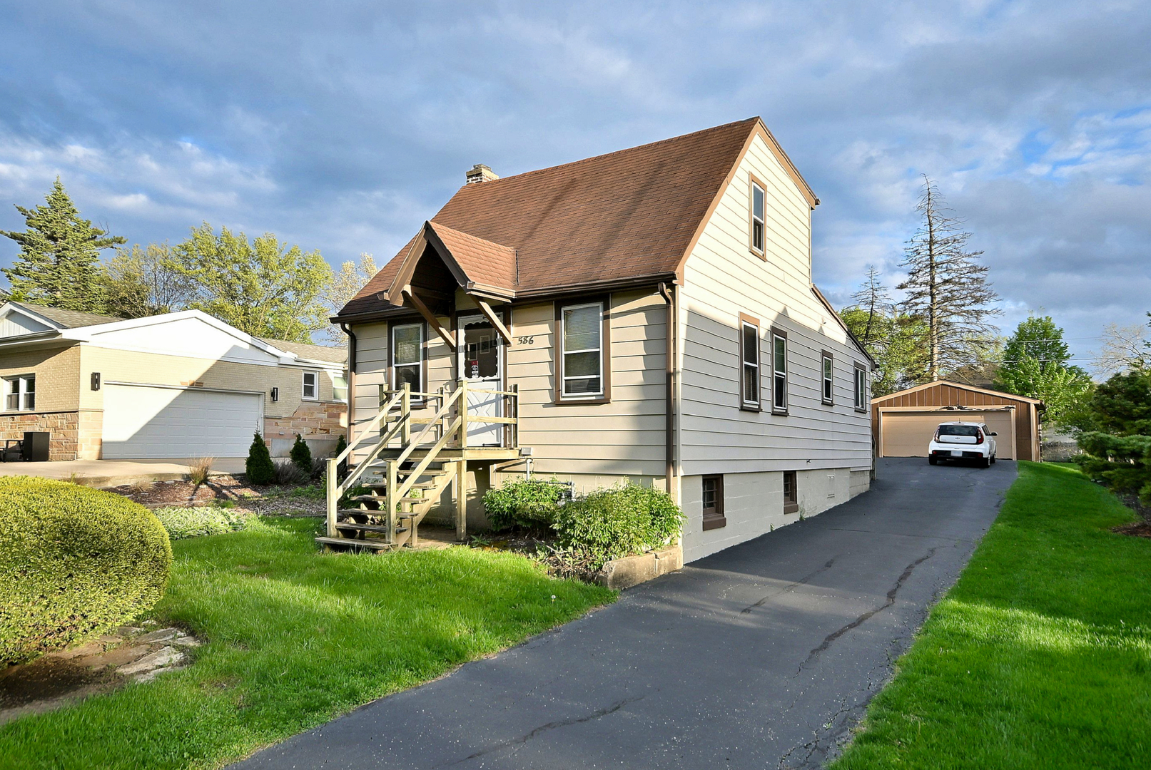 586 West Armitage Avenue Elmhurst IL 60126