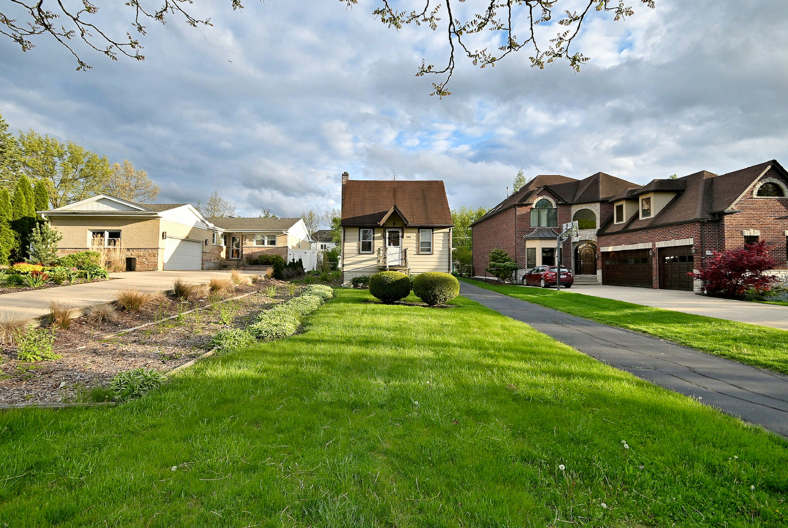 586 West Armitage Avenue Elmhurst IL 60126