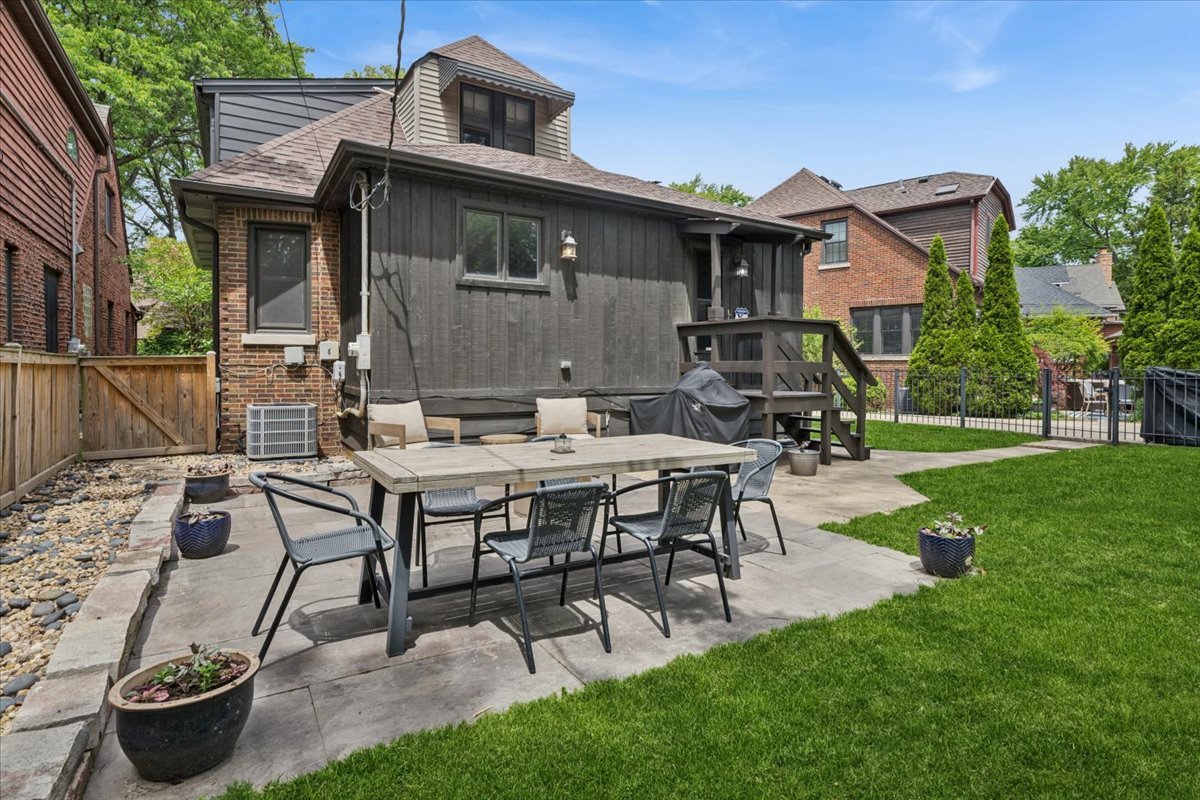 5941 North Knox Avenue Chicago IL 60646