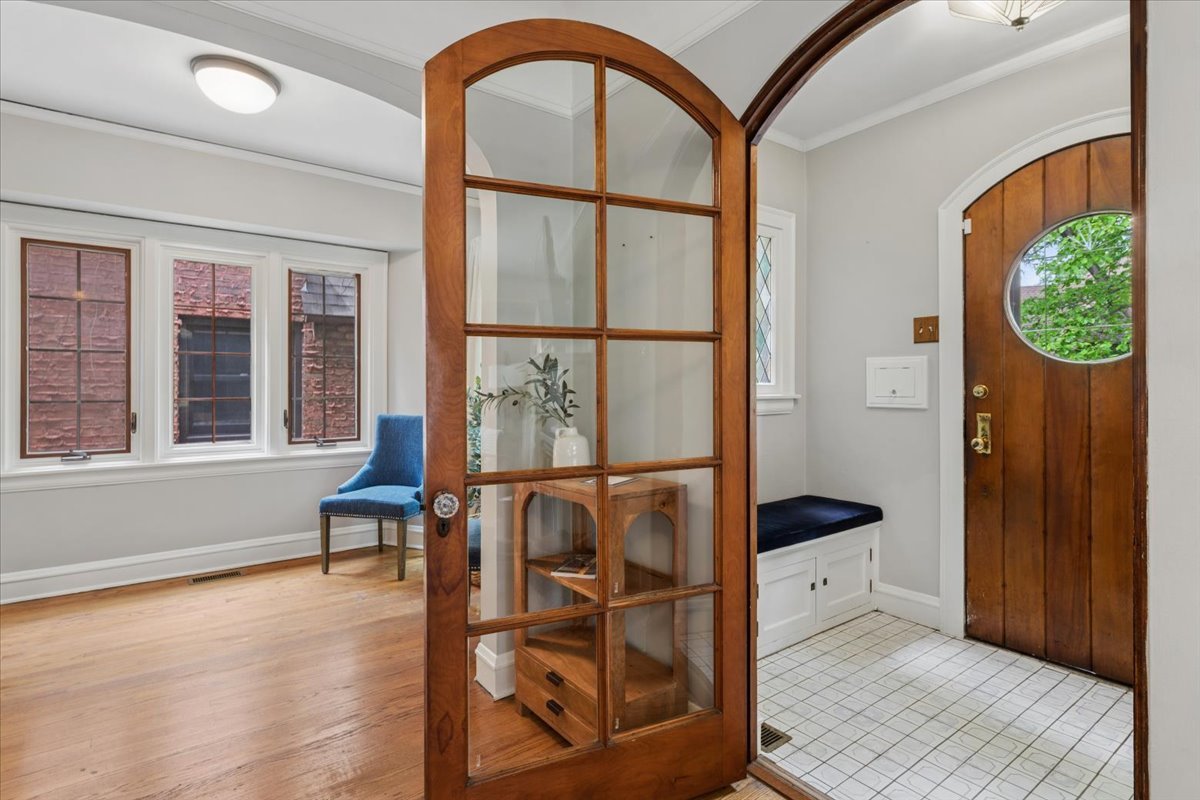 5941 North Knox Avenue Chicago IL 60646