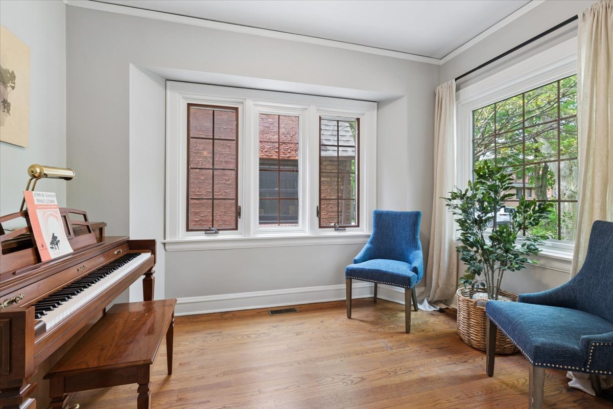 5941 North Knox Avenue Chicago IL 60646
