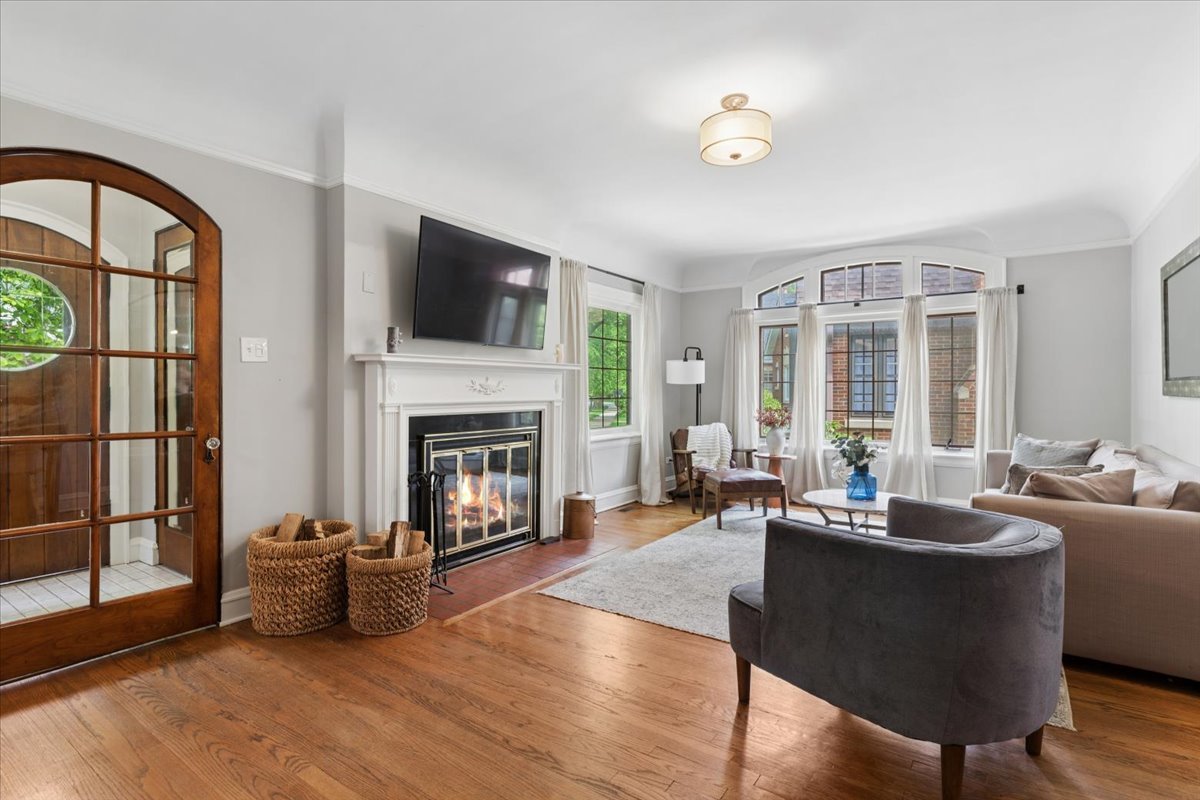 5941 North Knox Avenue Chicago IL 60646