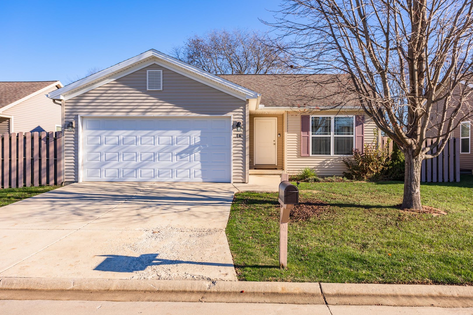 16 Winding Way Bloomington IL 61705