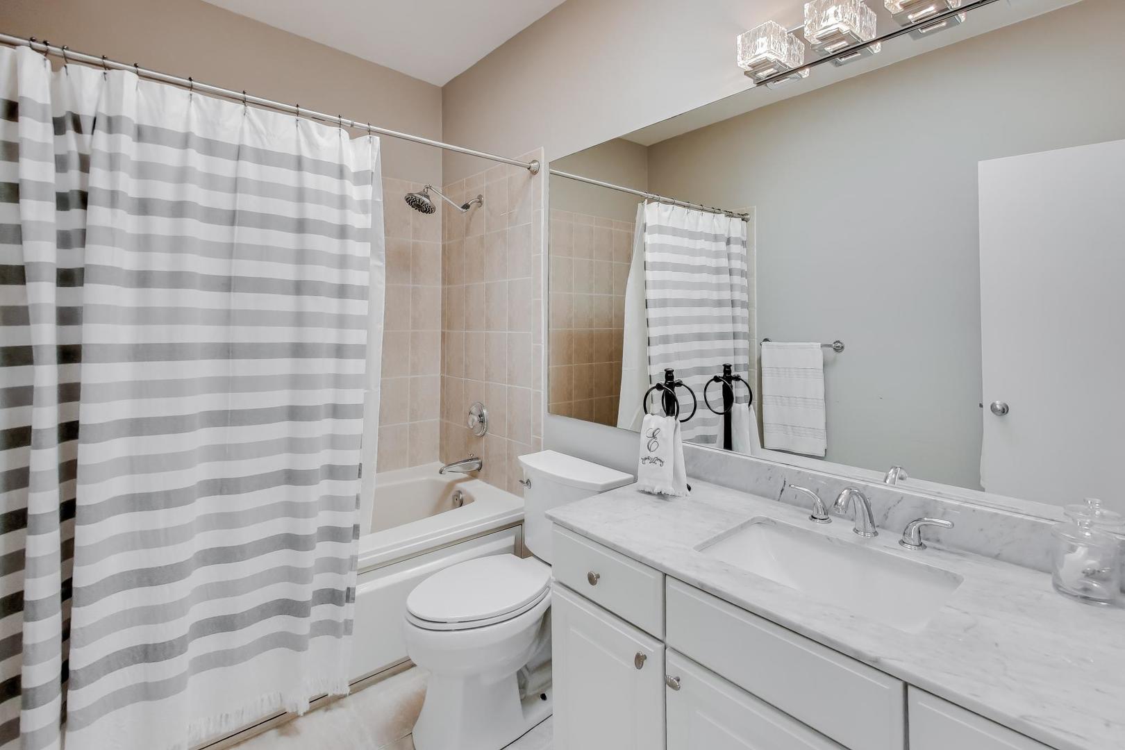 2502 North Bosworth Avenue Chicago IL 60614