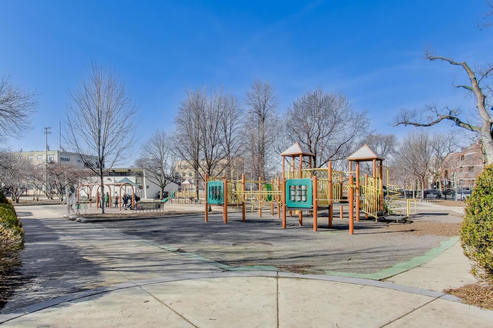 2502 North Bosworth Avenue Chicago IL 60614