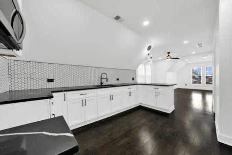 6607 South Oakley Avenue Chicago IL 60636