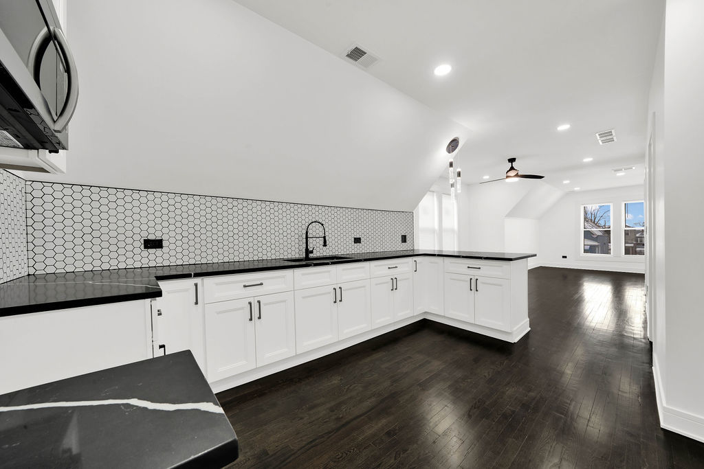 6607 South Oakley Avenue Chicago IL 60636