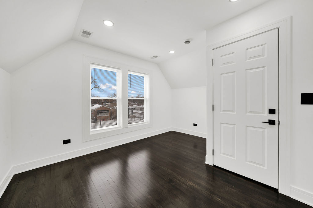 6607 South Oakley Avenue Chicago IL 60636