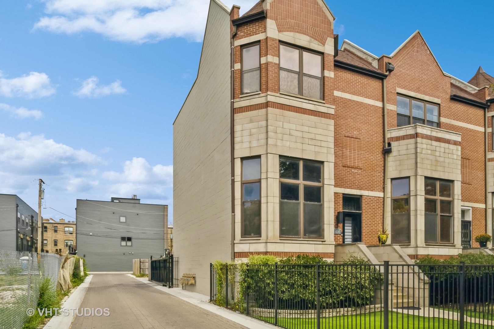 834 East 45th Street Chicago IL 60653