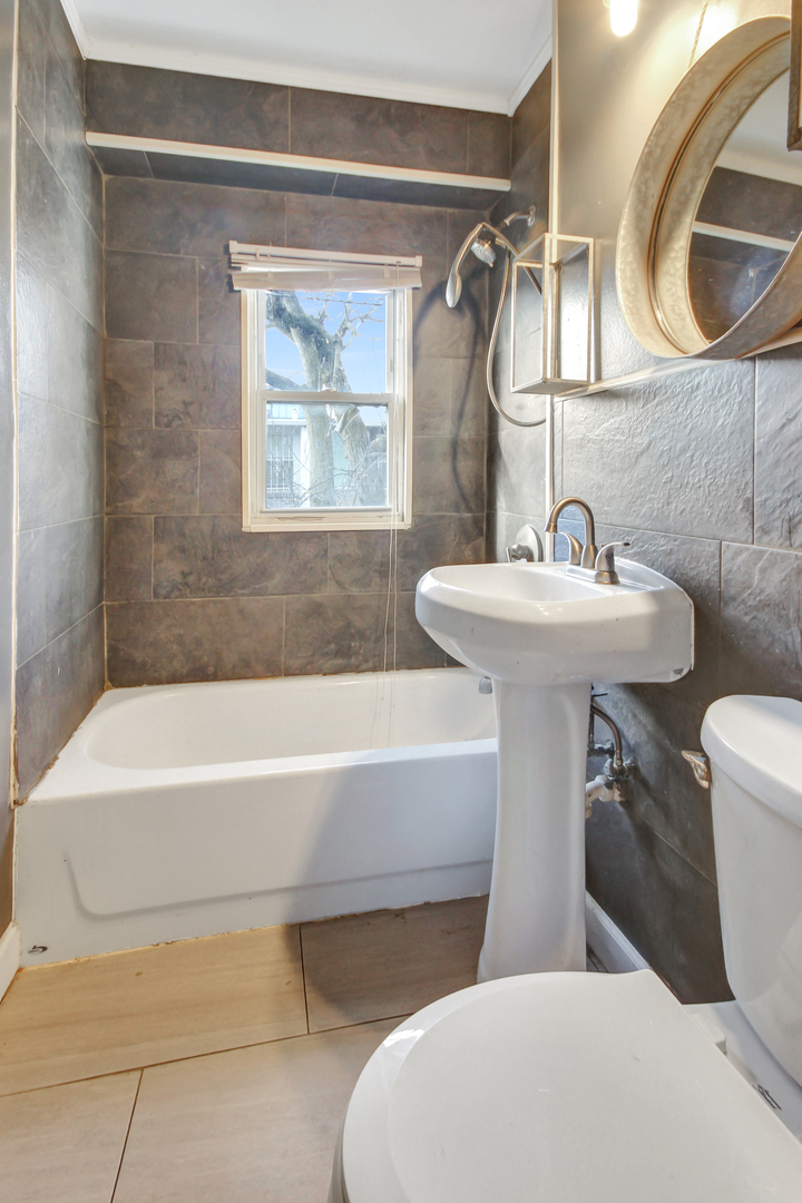 829 East 48th Street Chicago IL 60615