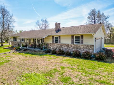 607 East 15th Street Johnston City IL 62951