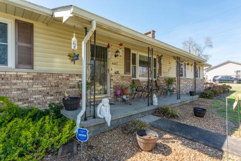 607 East 15th Street Johnston City IL 62951