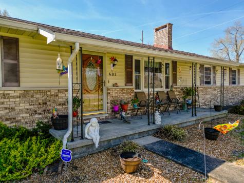 607 East 15th Street Johnston City IL 62951