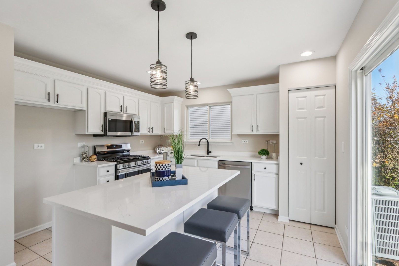 2060 Lyndhurst Lane Aurora IL 60503