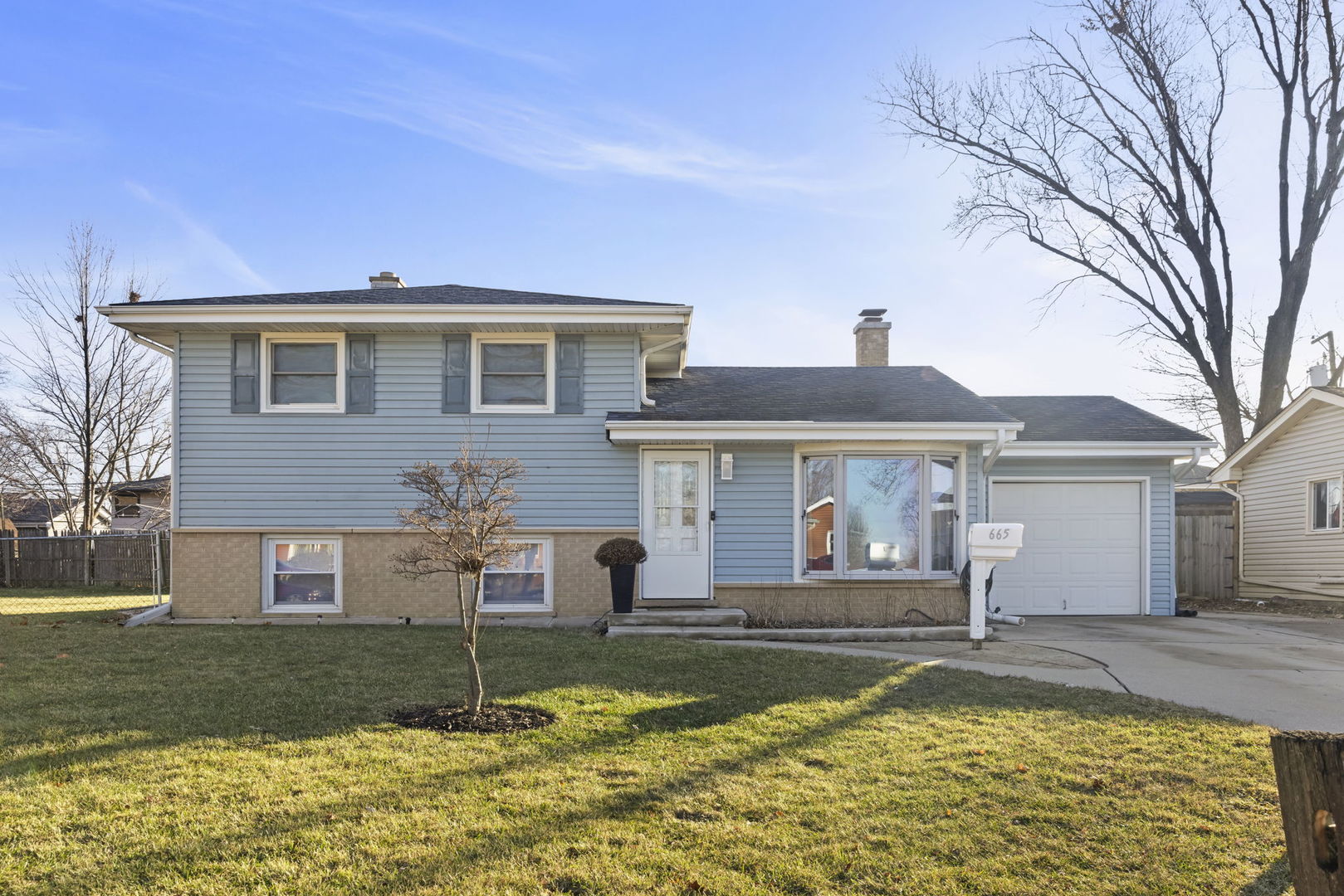 665 West Lake Manor Drive Addison IL 60101