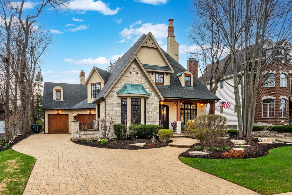 849 East Hillside Road Naperville IL 60540