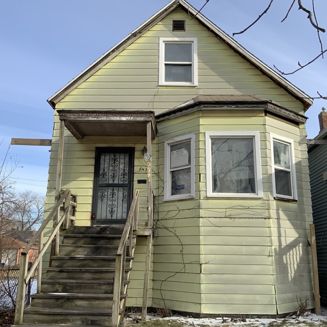 7935 South Coles Avenue Chicago IL 60617