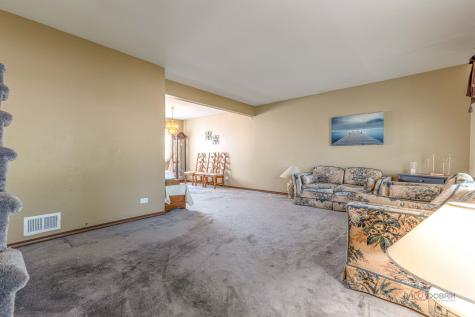 793 Santa Fe Court Carol Stream IL 60188
