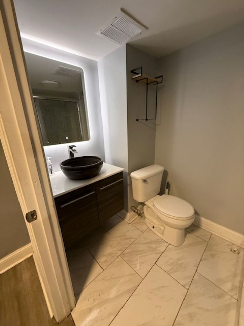 11815 South Hale Avenue Chicago IL 60643